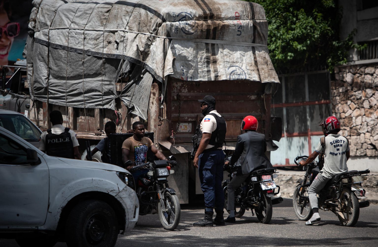 Integrantes de las Fuerzas Armadas de Haití, realizan un operativo de seguridad en Puerto Príncipe (Haití). EFE/ Johnson Sabin