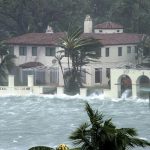 Fotografía de archivo que muestra fuerte oleaje en Miami Beach, Florida (EE.UU.). EFE/Giorgio Viera