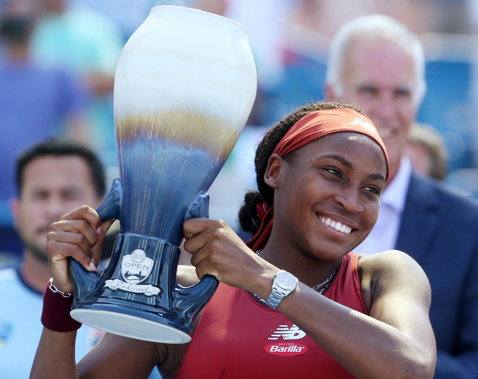 La tenista estadounidense Coco Gauff celebra tras vencer a la checa Karolina Muchova en la final de WTA 1.000 de Cincinnati, este 20 de agosto de 2023, en Mason, Ohio (EE.UU.). EFE/Mark Lyon