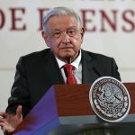 El presidente de México, Andrés Manuel López Obrador, habla hoy durante su conferencia de prensa matutina, en el Palacio Nacional en Ciudad de México (México). EFE/Sáshenka Gutiérrez