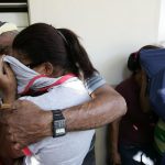 Un grupo de 54 migrantes, 33 hombres, 20 mujeres y una menor de edad, fue detenido por las autoridades en Puerto Rico al intentar arribar ilegalmente a la isla en una embarcación de madera, reportó este sábado la Policía local. Fotografía de archivo. EFE/Orlando Barría