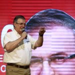 El excanciller mexicano y presidenciable del oficialismo Marcelo Ebrard, participa en una rueda de prensa hoy  en la frontera de en Ciudad Juárez (México). EFE/Luis Torres