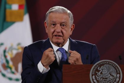 El presidente de México, Andrés Manuel López Obrador, habla durante una conferencia de prensa hoy, en el Palacio Nacional, en Ciudad de México (México). EFE/Mario Guzmán