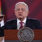 El presidente de México, Andrés Manuel López Obrador, habla durante una rueda de prensa hoy, en el Palacio Nacional en Ciudad de México (México). EFE/ Sáshenka Gutiérrez