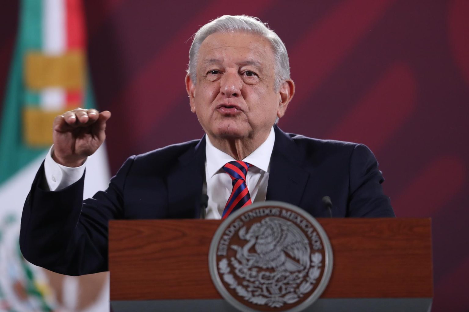 El presidente de México, Andrés Manuel López Obrador, habla durante una rueda de prensa hoy, en el Palacio Nacional en Ciudad de México (México). EFE/ Sáshenka Gutiérrez