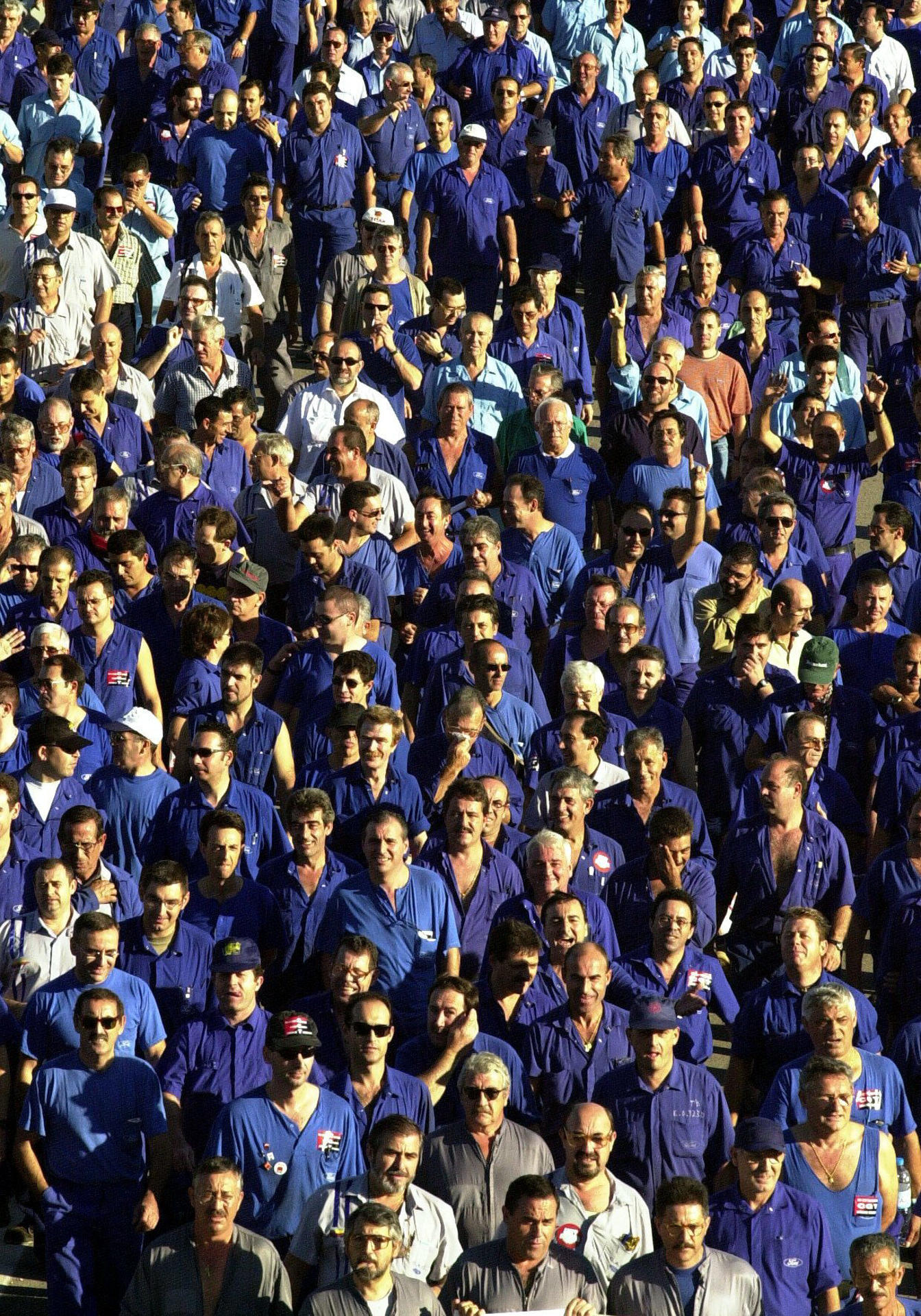 Fotografía de archivo de unos 3.500 trabajadores de la factoria Ford que participan en una marcha. EFE/Alberto Estévez.