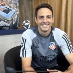 El jugador Santiago Arias posa para EFE el 21 de julio de 2023 en el Mercy Health Training Center de Cincinnati (EE. UU). EFE/Andrea Montolivo