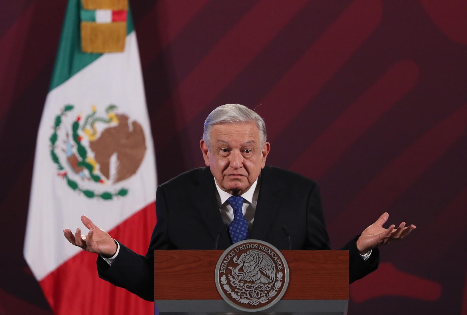 El presidente de México, Andrés Manuel López Obrador habla hoy, durante su conferencia de prensa matutina en el Palacio Nacional, de la Ciudad de México (México). EFE/Mario Guzmán