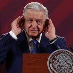 El presidente de México, Andrés Manuel López Obrador, habla hoy durante una conferencia de prensa matutina en el Palacio Nacional, de la Ciudad de México (México). EFE/Mario Guzmán