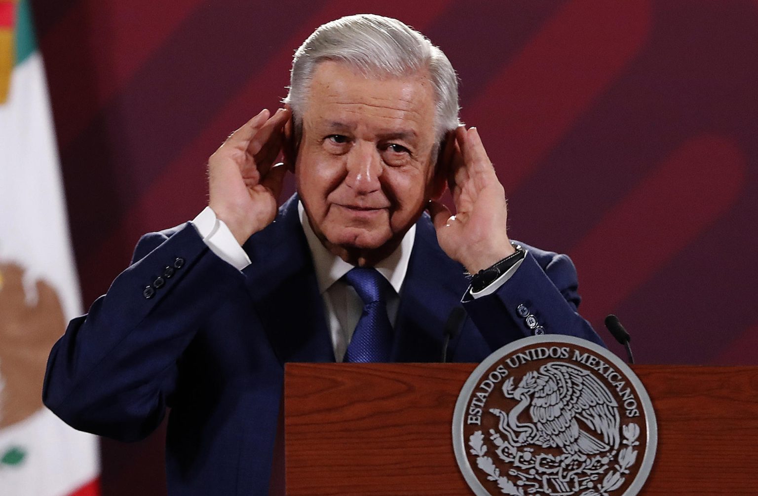 El presidente de México, Andrés Manuel López Obrador, habla hoy durante una conferencia de prensa matutina en el Palacio Nacional, de la Ciudad de México (México). EFE/Mario Guzmán