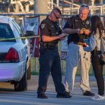 Fotografía de archivo de oficiales de la policía que obtienen información tras el tiroteo registrado en Florida. EFE/GIORGIO VIERA