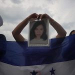 Familiares de migrantes centroamericanos se manifiestan para exigir resultados en la búsqueda de sus desaparecidos en el Zócalo de Ciudad de México (México). Fotografía de archivo. EFE/ Sáshenka Gutiérrez