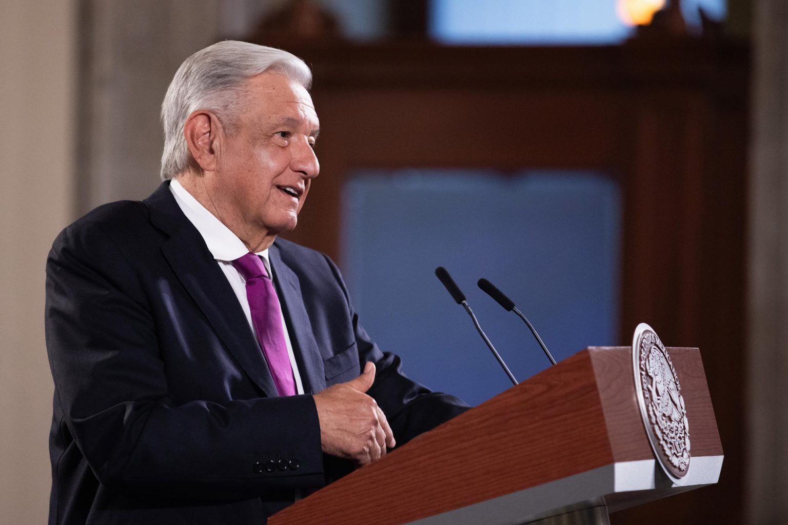 Fotografía cedida hoy por la Presidencia de México que muestra al mandatario Andrés Manuel López Obrador durante una rueda de prensa en Palacio Nacional, en Ciudad de México (México). EFE/Presidencia de México /SOLO USO EDITORIAL /SOLO DISPONIBLE PARA ILUSTRAR LA NOTICIA QUE ACOMPAÑA (CRÉDITO OBLIGATORIO)