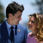 Fotografía de archivo del primer ministro canadiense, Justin Trudeau (i), y su esposa,Sophie Gregoire (d). EFE/ Neil Hall