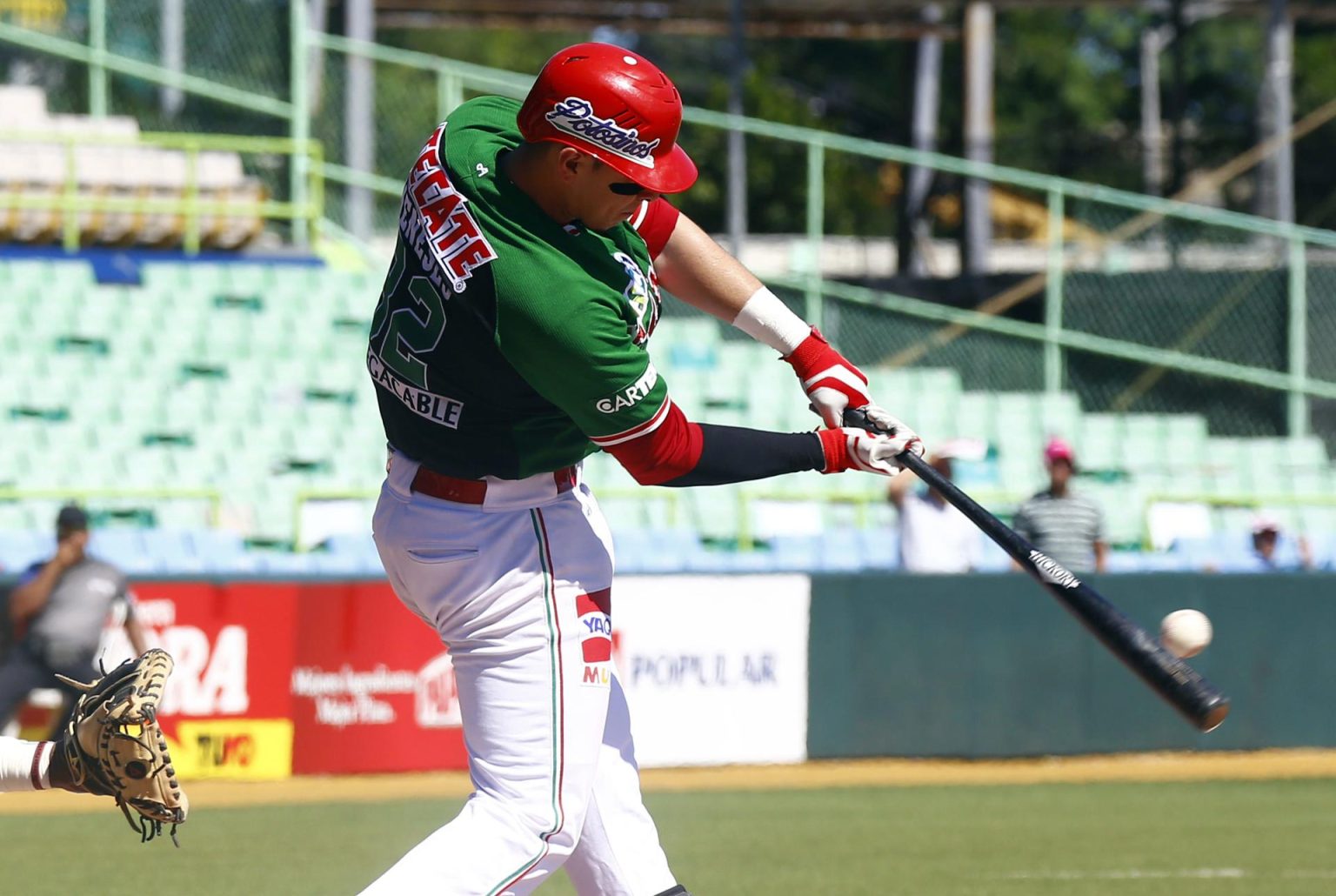 Fotografía de archivo en la que se registró al pelotero mexicano Joey Meneses, al actuar con la selección de su país y actual bateador designado de los Nacionales de Washington. Meneses remolcó cinco carreras y anotó otras dos en el triunfo de su equipo 10-7 sobre los Medias Rojas en la MLB. EFE/Thais Llorca