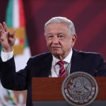 El presidente de México, Andrés Manuel López Obrador, habla durante una rueda de prensa hoy, en el Palacio Nacional en Ciudad de México (México). EFE/ Sáshenka Gutiérrez