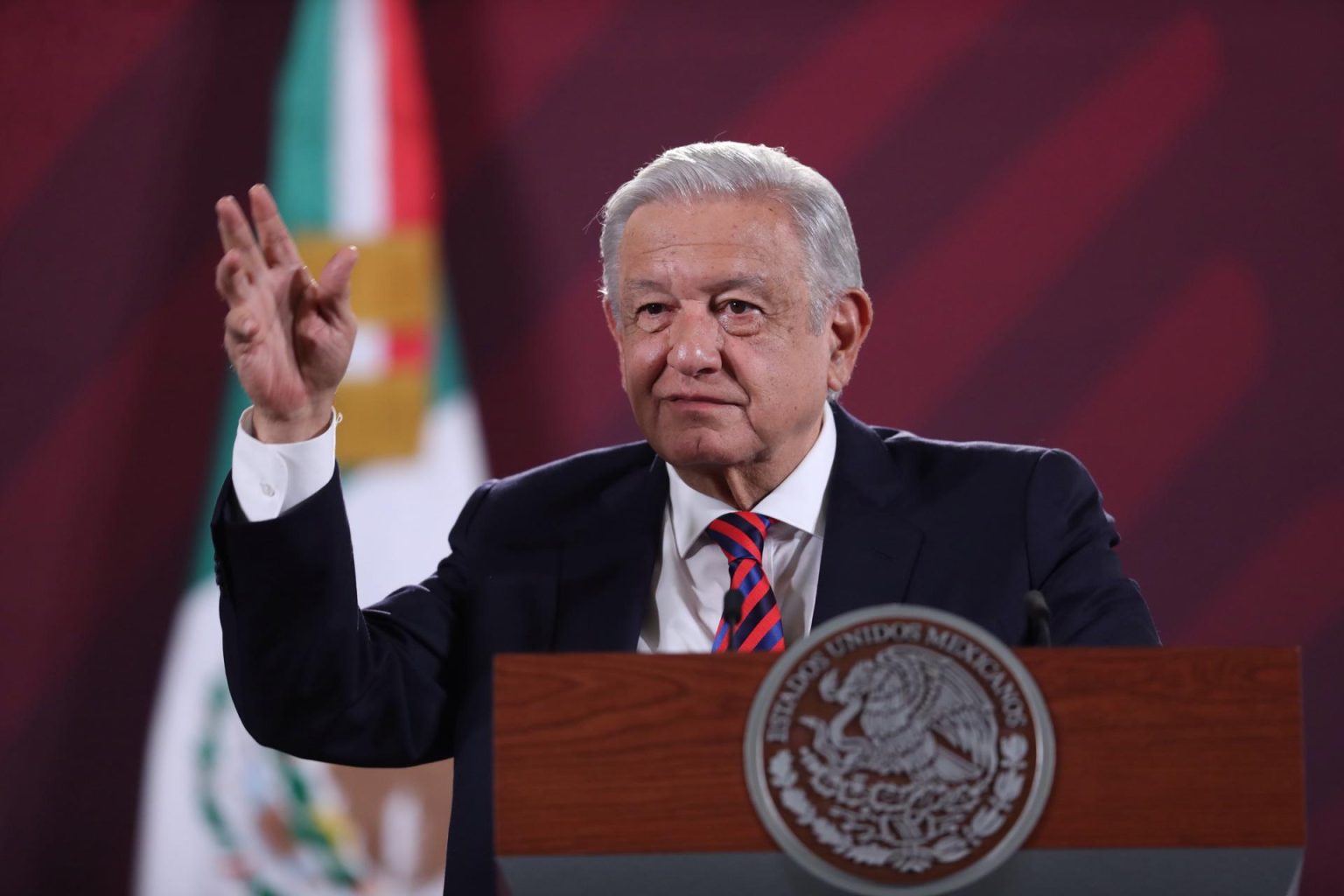 El presidente de México, Andrés Manuel López Obrador, habla durante una rueda de prensa hoy, en el Palacio Nacional en Ciudad de México (México). EFE/ Sáshenka Gutiérrez