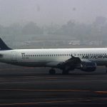 Fotografía de archivo fechada el 19 de febrero de 2008, que muestra un avión de Mexicana de Aviación, en una pista del Aeropuerto Internacional de la Ciudad de México (México). EFE/Mario Guzmán