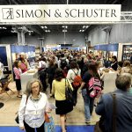 Simon&Schuster, que edita a superventas tan conocidos como Stephen King o Mary Higgins Clark, nació hace casi un siglo, en 1924, y es responsable de algunos de los mayores éxitos editoriales del pasado siglo, aunque últimamente estaba perdiendo la batalla contra su gran rival en el sector, Penguin Random House. Fotografía de archivo. EFE/Andrew Gombert