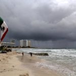 Fotografía de archivo de los efectos de la depresión marítima en el estado de Quintana Roo (México). EFE/Alonso Cupul