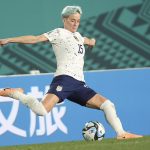 La estella de la selección estadounidense de fútbol Megan Rapinoe durante su participación en el Mundial de Australia y Nueva Zelanda, el 1 de agosto de 2023. EFE/How Hwee Young