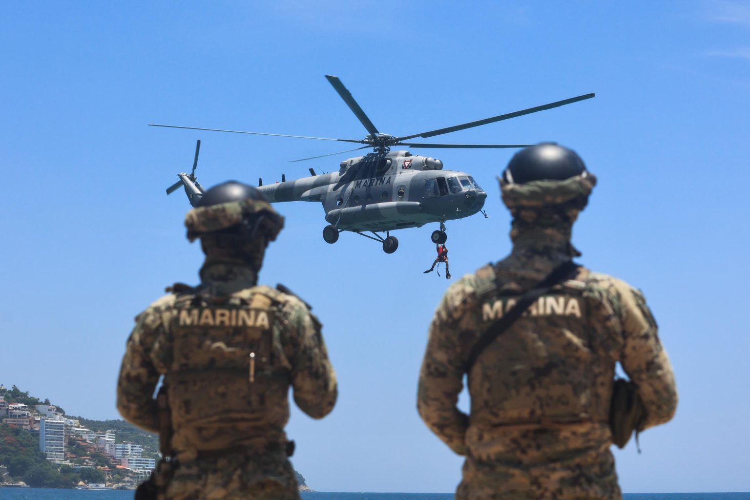 Fotografía de archivo donde aparecen varios miembros de la marina armada mexicana. EFE/ David Guzmán