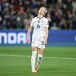 Megan Rapinoe de Estados Unidos reacciona tras fallar un penal ante Suecia en los octavos de final del Mundial de Australia y Nueva Zelanda en el Estadio Rectangular de Melbourne (Australia), este 6 de agosto de 2023. EFE/EPA/James Ross