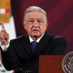 El presidente de México, Andrés Manuel López Obrador, habla durante una rueda de prensa en el Palacio Nacional, de la Ciudad de México (México).EFE/Mario Guzmán