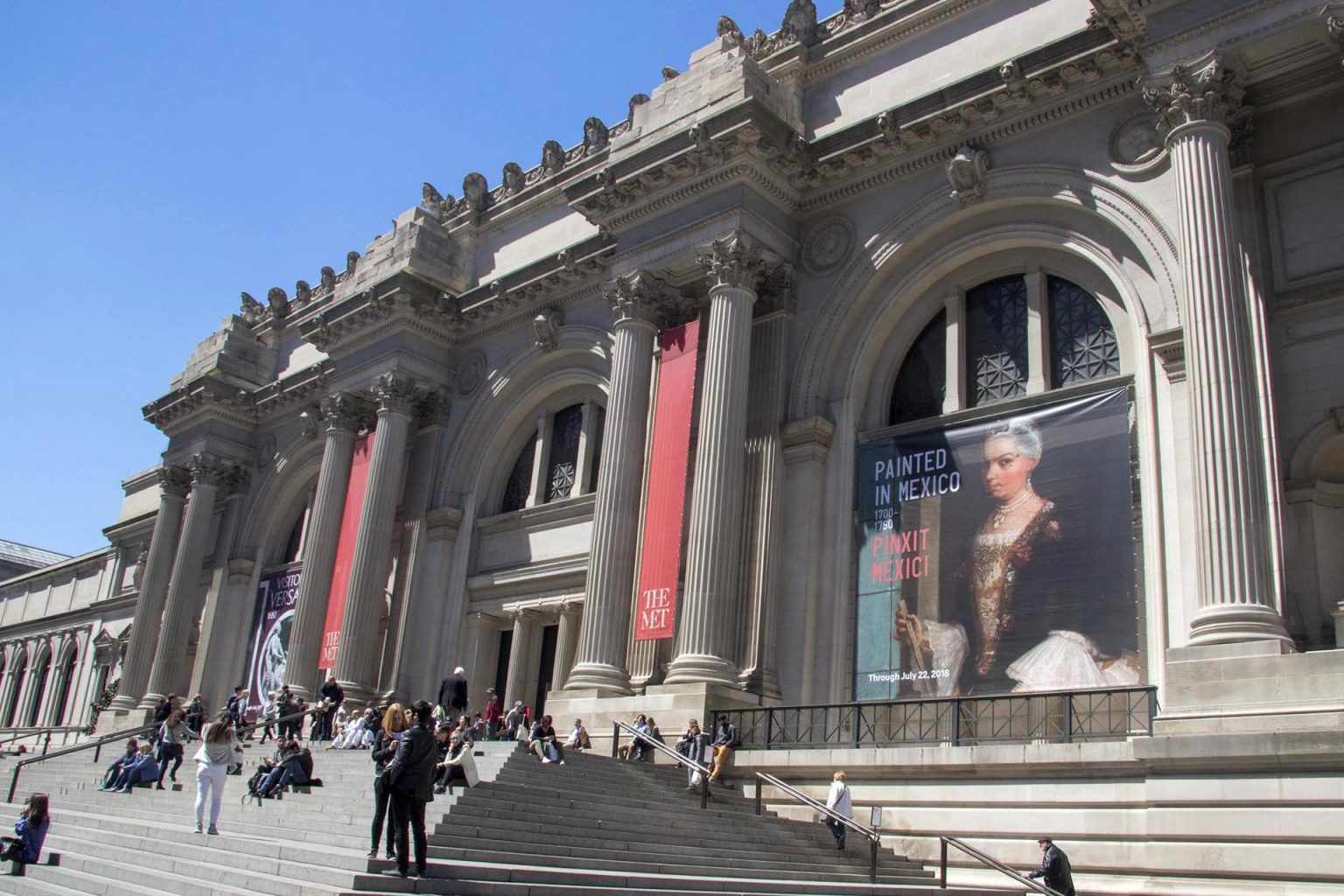 Fotografía de archivo de la entrada principal del Museo Metropolitano de Nueva York (MET) en Nueva York (EE.UU.). EFE/Miguel Rajmil