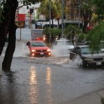 Fotografía de archivo, tomada el pasado 30 de junio, en la que se registró una calle inundada, debido a las fuertes lluvias, en el balneario de Acapulco (estado mexicano de Guerrero), tras el paso del huracán Beatriz por el Pacífico mexicano. EFE/David Guzmán