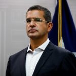 Fotografía de archivo donde aparece el gobernador de Puerto Rico, Pedro Pierluisi, durante una conferencia de prensa en La Fortaleza, sede del Ejecutivo en San Juan (Puerto Rico). EFE/Thais Llorca