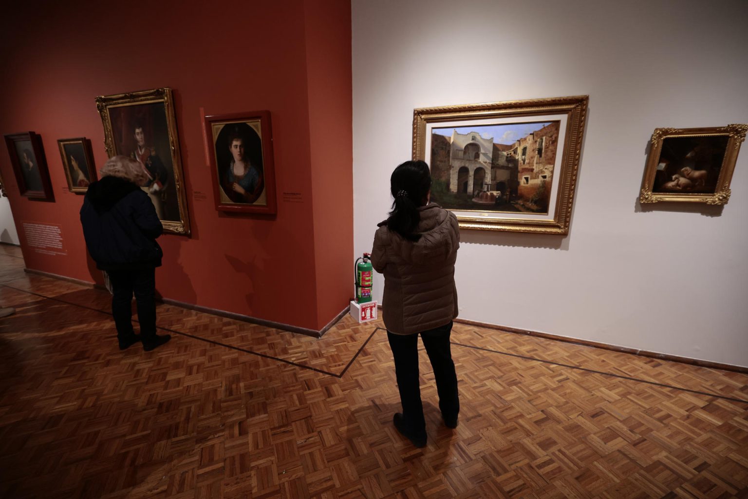 Visitantes recorren la exposición "Pintar en femenino: mujeres en el sistema artístico mexicano, 1846-1940. Homenaje a Leonor Cortina" hoy, en el Museo Nacional de San Carlos de Ciudad de México (México). EFE/José Méndez