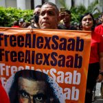 Fotografía de archivo de un grupo de personas que participan en una concentración en apoyo a Alex Saab, en las inmediaciones de la Asamblea Nacional, hoy en Caracas (Venezuela). EFE/ Miguel Gutiérrez