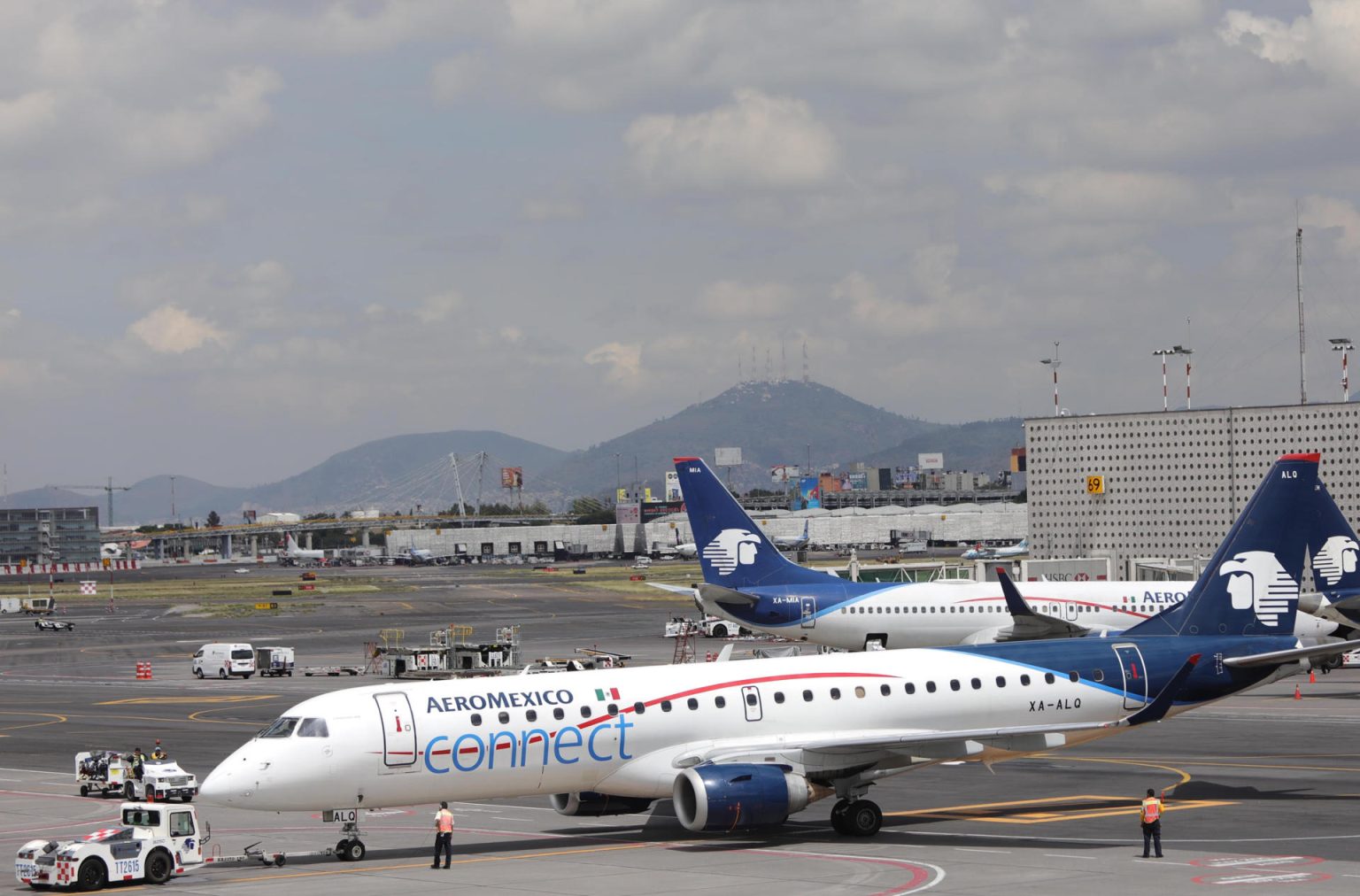 El Gobierno de México oficializó este martes que tres entidades aeroportuarias, entre ellas el Aeropuerto Internacional de la Ciudad de México, quedarán bajo control de la Secretaría de Marina. Fotografía de archivo. EFE/Sáshenka Gutiérrez