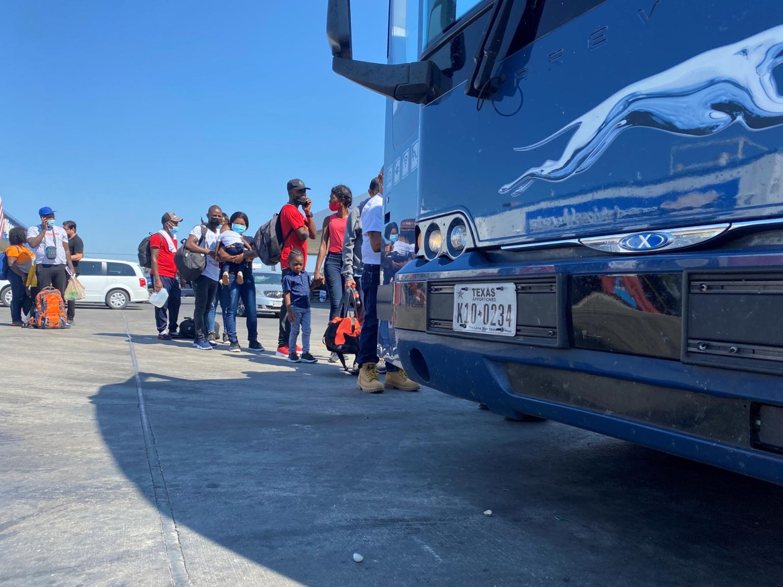 Desde agosto de 2022, Texas ha enviado en autobús a Chicago a 4.600 migrantes, según datos divulgados por Abbott la semana pasada. Fotografía de archivo. EFE/ Alex Segura