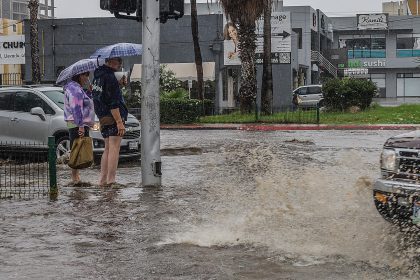 Vista de una calle inundada tras el paso de la tormenta Hilary, en Tijuana (México). EFE/Joebeth Terriquez