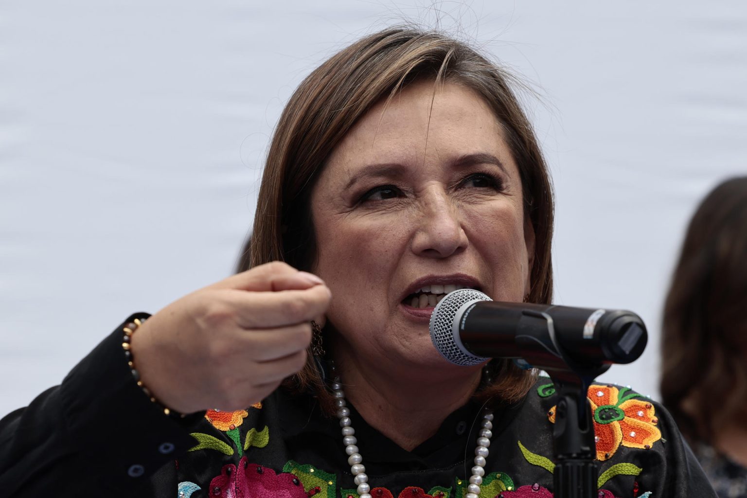 La precandidata presidencial opositora Xóchitl Gálvez habla hoy durante una rueda de prensa en Ciudad de México (México). EFE/José Méndez