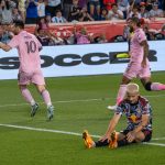 Lionel Messi del Inter de Miami anota un gol ante el New York RB hoy, durante un partido de la MLS entre New York RB y el Inter Miami en el estadio Red Bull Arena en Harrison, New Jersey (Estados Unidos). EFE/ Ángel Colmenares