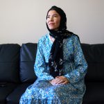 Mahnaz Akbari, ex líder del Pelotón Táctico Femenino de Afganistán posa para EFE durante una entrevista el 23 de agosto de 2023 en su apartamento en las afueras de Washington DC (EE.UU.). EFE/Will Oliver