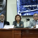 Los investigadores de la Universidad Autónoma Metropolitana Roberto Constantino Toto (i) y Delia Montero (c) participan con el rector José Antonio de los Reyes en una rueda de prensa para la presentación del programa de radio "Agua cero" hoy, en la Ciudad de México (México). EFE/ José Méndez