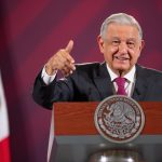 Fotografía cedida hoy por la Presidencia de México que muestra al mandatario Andrés Manuel López Obrador durante una rueda de prensa en Palacio Nacional, en Ciudad de México (México). EFE/Presidencia de México /SOLO USO EDITORIAL/SOLO DISPONIBLE PARA ILUSTRAR LA NOTICIA QUE ACOMPAÑA(CRÉDITO OBLIGATORIO)