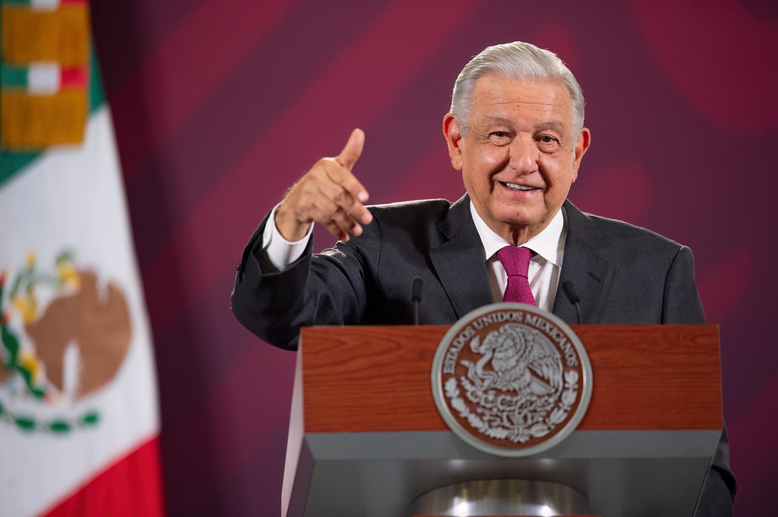 Fotografía cedida hoy por la Presidencia de México que muestra al mandatario Andrés Manuel López Obrador durante una rueda de prensa en Palacio Nacional, en Ciudad de México (México). EFE/Presidencia de México /SOLO USO EDITORIAL/SOLO DISPONIBLE PARA ILUSTRAR LA NOTICIA QUE ACOMPAÑA(CRÉDITO OBLIGATORIO)