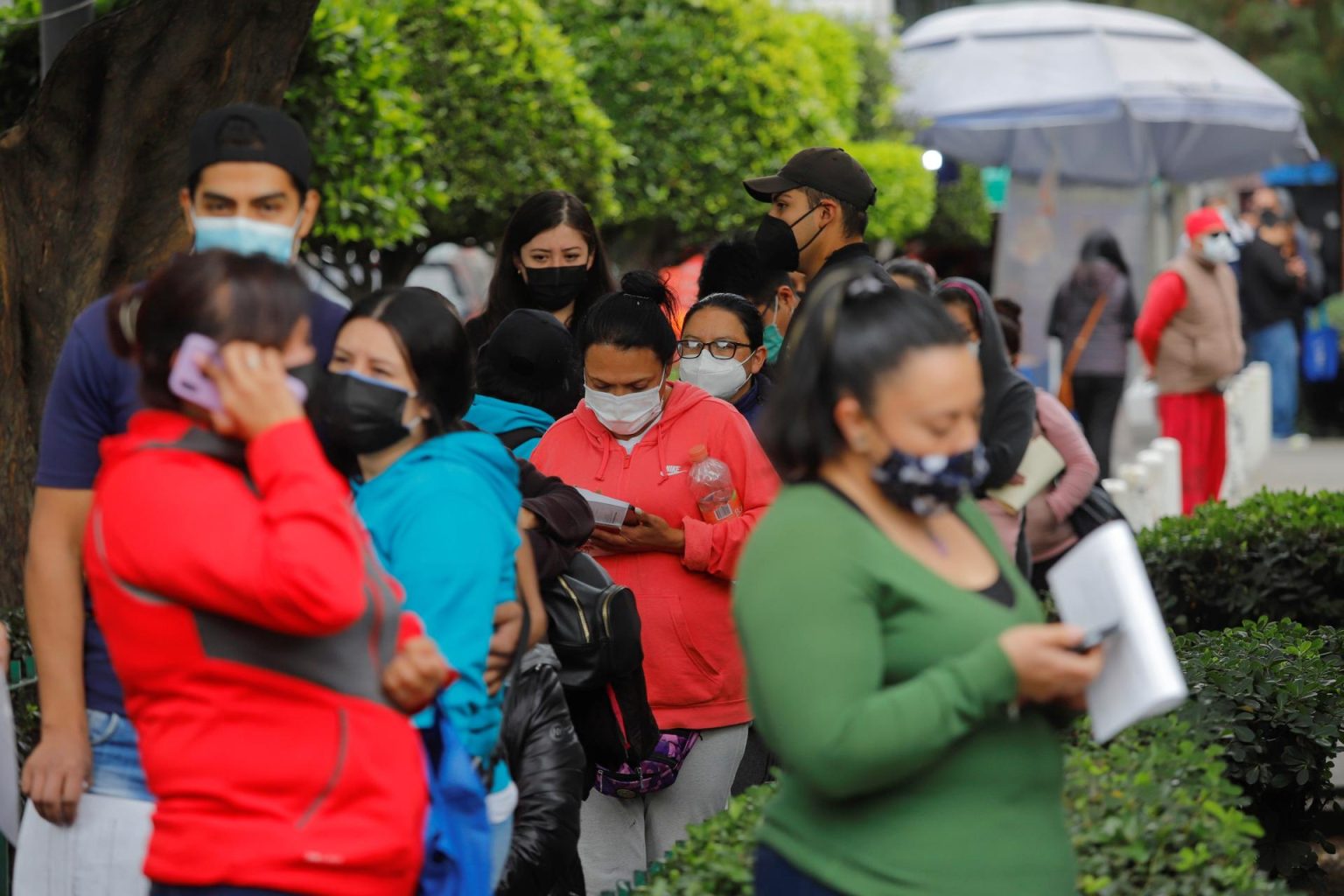 Según la Organización Mundial de la Salud (OMS), cerca de 750 millones de personas padecen alguna patología tiroidea, pero 60 % lo desconoce. Fotografía de archivo. EFE/Isaac Esquivel