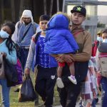 El 59,8 % (132.823) de los inmigrantes son hombres, 23,6 % (52.453) mujeres, 9,8 % (21.910) niños y un 6,8 % (15.073) son niñas, precisó el Instituto de Migración. Fotografía de archivo. EFE/ José Valle