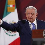 El presidente de México, Andrés Manuel López Obrador, habla hoy durante una conferencia de prensa matutina en el Palacio Nacional, de la Ciudad de México (México). EFE/Mario Guzmán