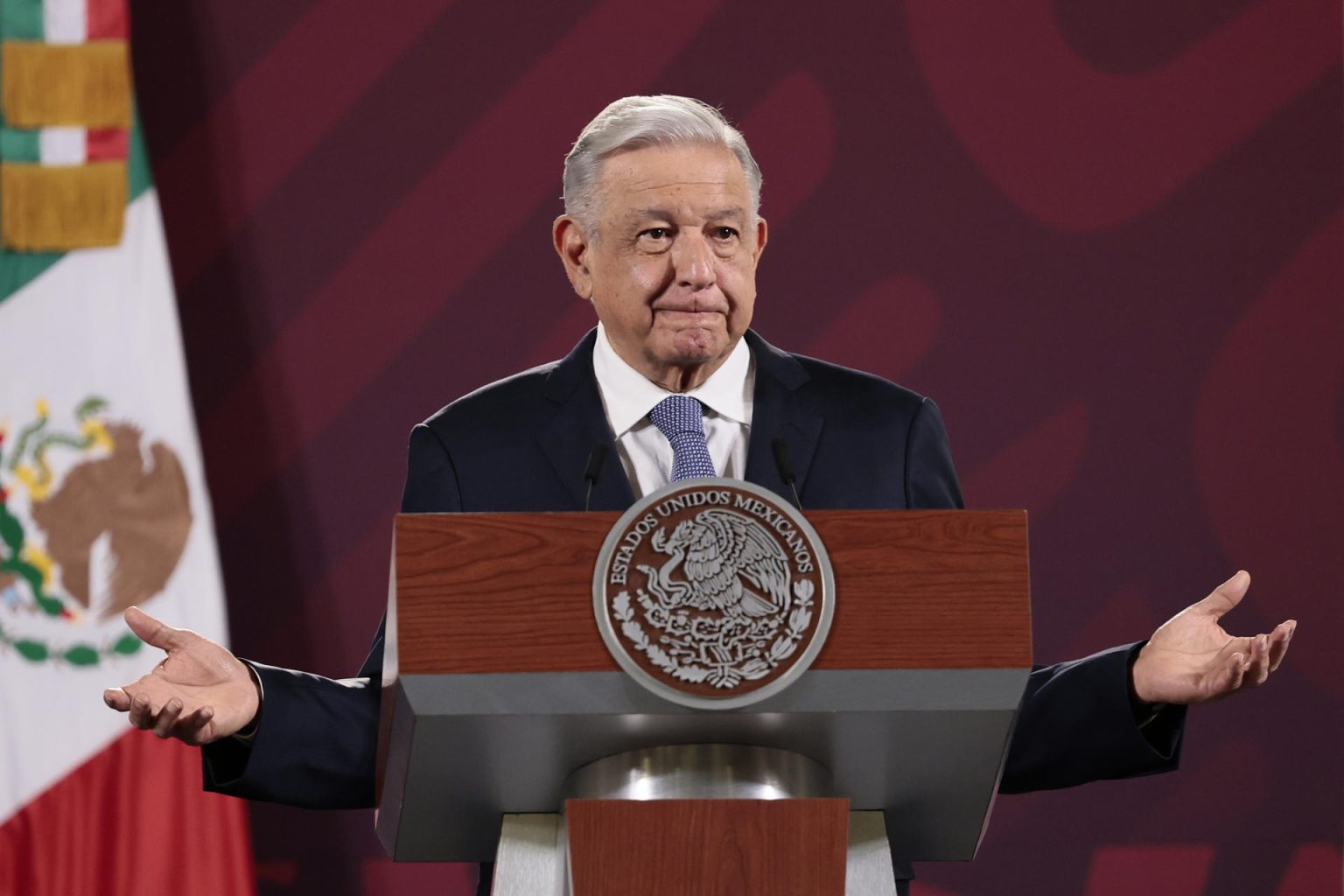 El presidente de México, Andrés Manuel López Obrador, habla durante su conferencia de prensa matutina hoy, en Palacio Nacional de la Ciudad de México (México). EFE/José Méndez