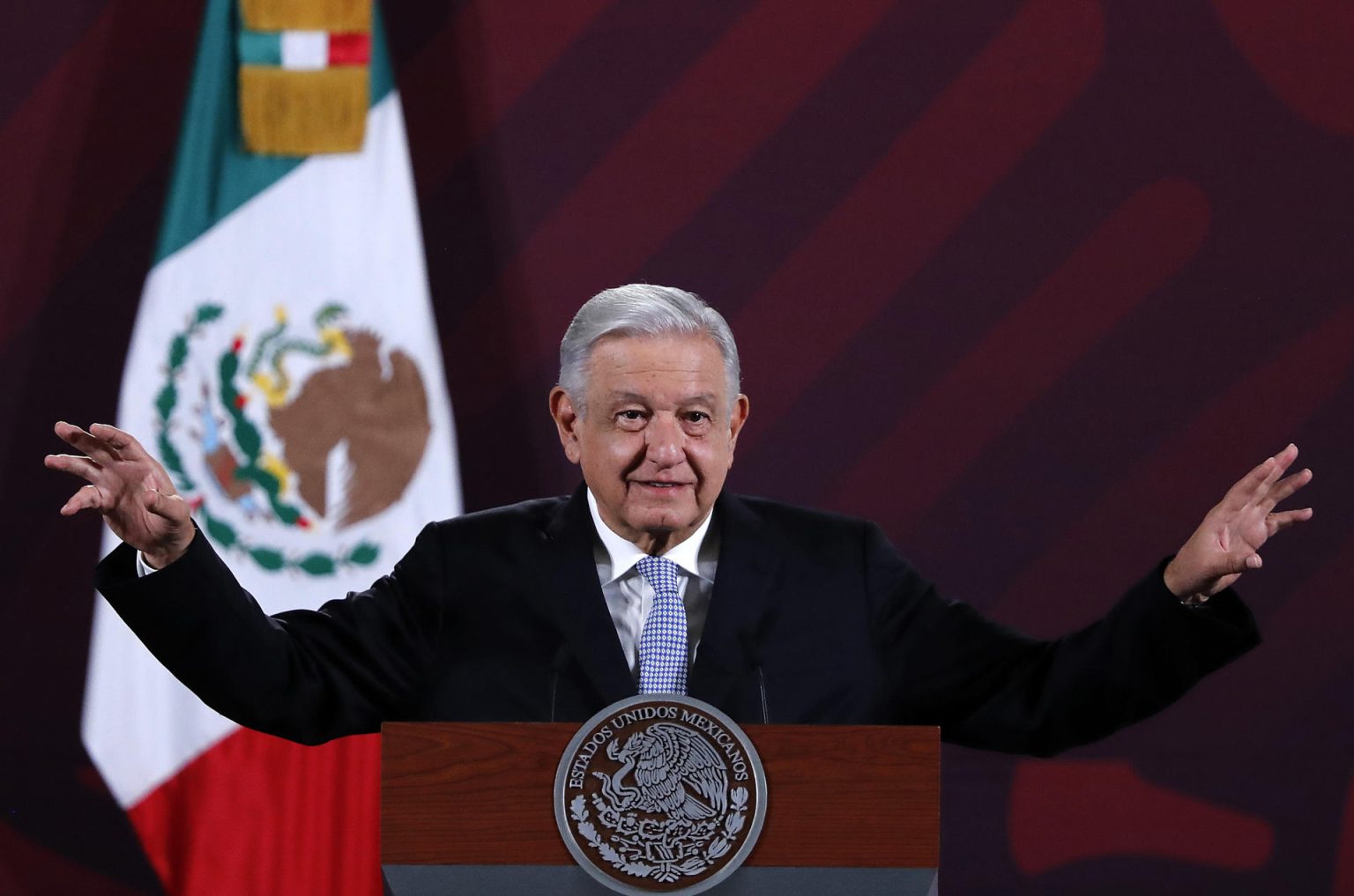 El presidente de México, Andrés Manuel López Obrador, habla hoy durante su conferencia de prensa matutina en el Palacio Nacional, en Ciudad de México (México). EFE/Mario Guzmán