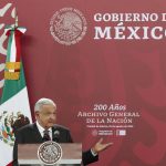 El presidente de México, Andrés Manuel López Obrador, habla hoy durante la celebración de los 200 años del Archivo General de la Nación (AGN), en la Ciudad de México (México). EFE/Mario Guzmán