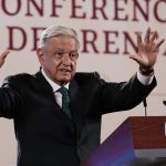 El presidente de México, Andrés Manuel López Obrador, habla hoy durante una rueda de prensa en Palacio Nacional, en Ciudad de México (México). EFE/José Méndez