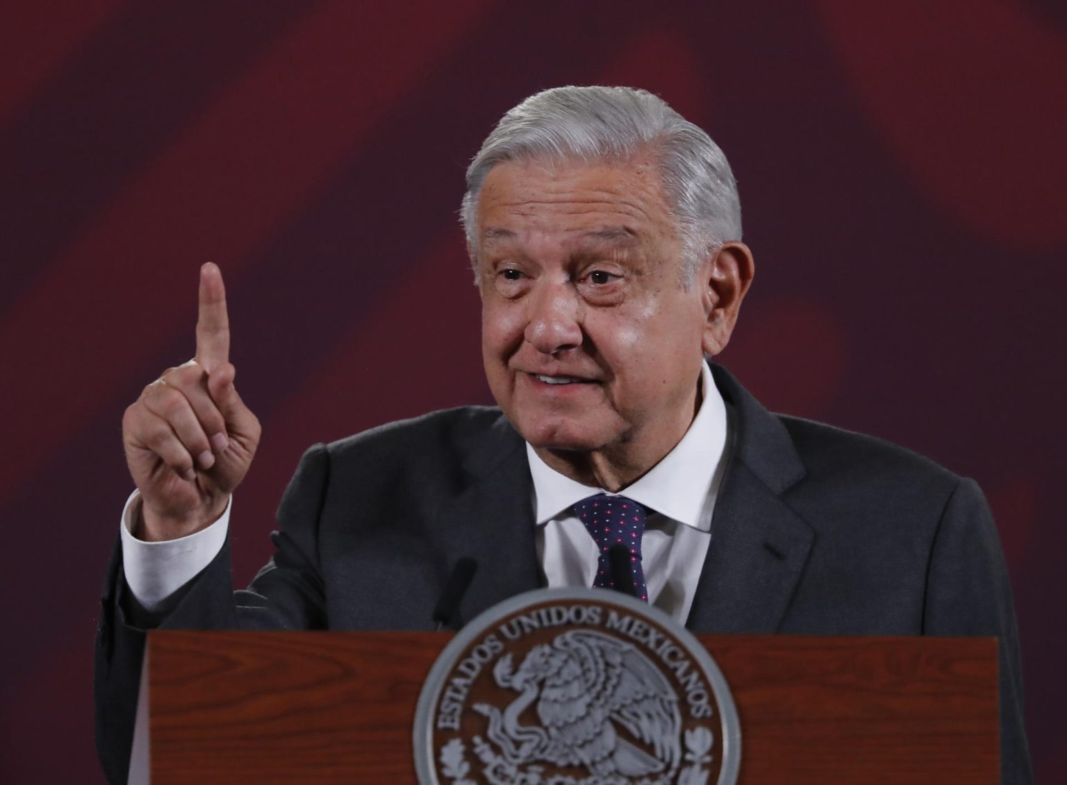 El presidente de México, Andrés Manuel López Obrador, habla hoy durante su conferencia de prensa matutina en el Palacio Nacional, en Ciudad de México (México). EFE/Mario Guzmán